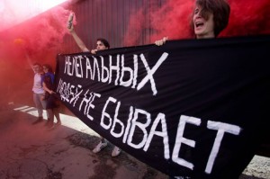 "Kein Mensch ist illegal". Aktion vor dem Lagereingang in Moskau